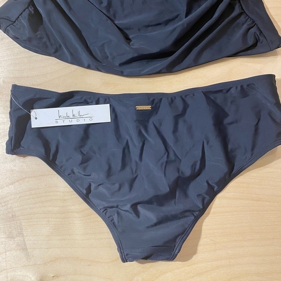 Nicole Miller Studio 2 Piece Swimsuit Large (HR) - Picture 6 of 12
